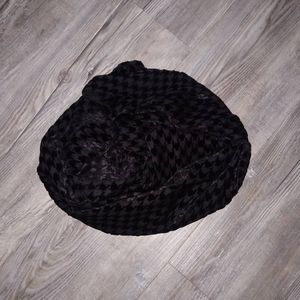 Valerie Stevens BLACK Scarf